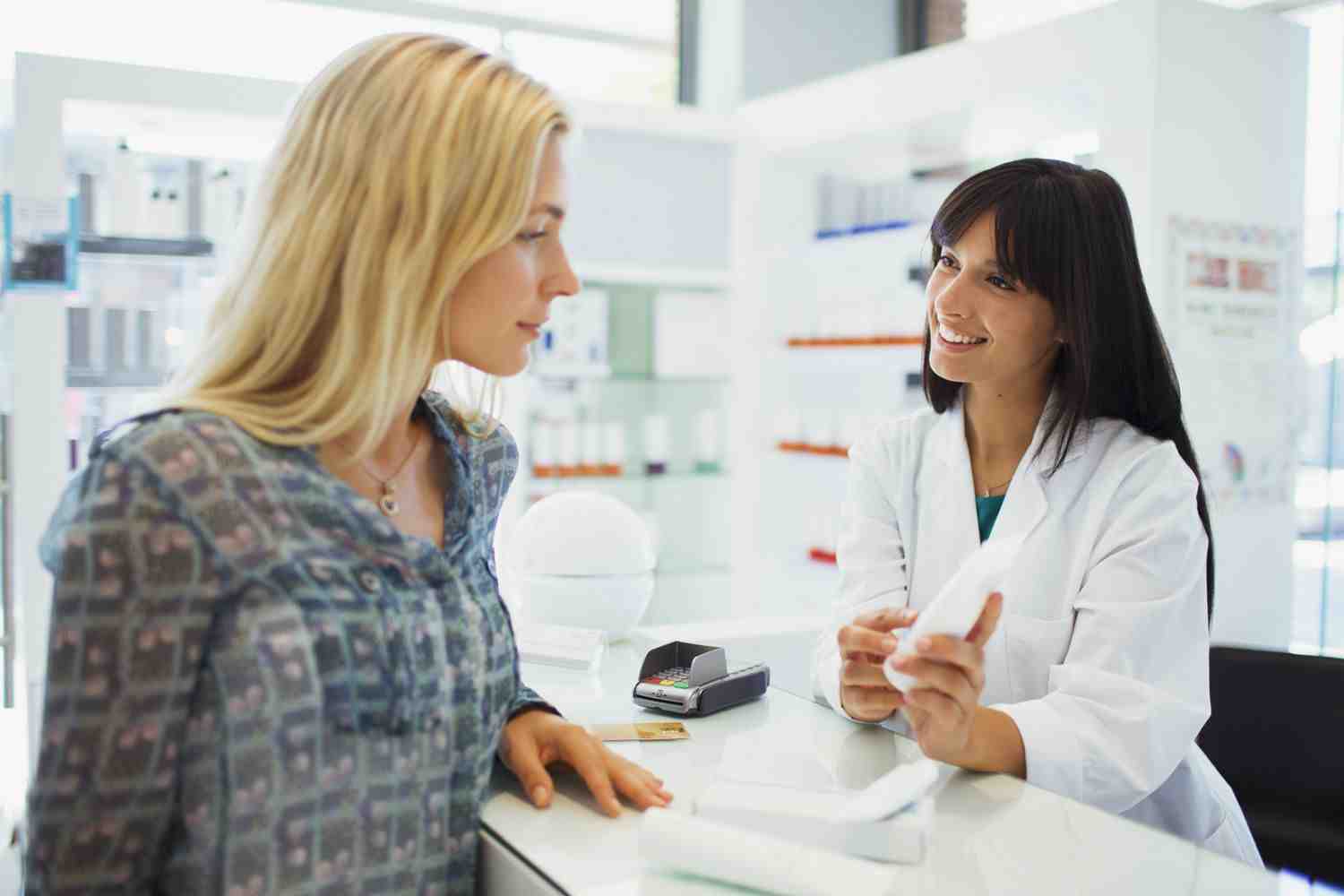 Quel est le rôle d'un préparateur en pharmacie ?