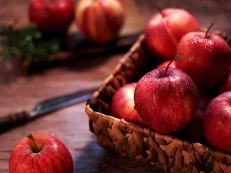 Est-ce que mange une pomme le soir fait grossir ?